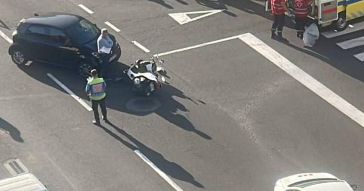 Motociclista ferido em colisão com automóvel na Nazaré