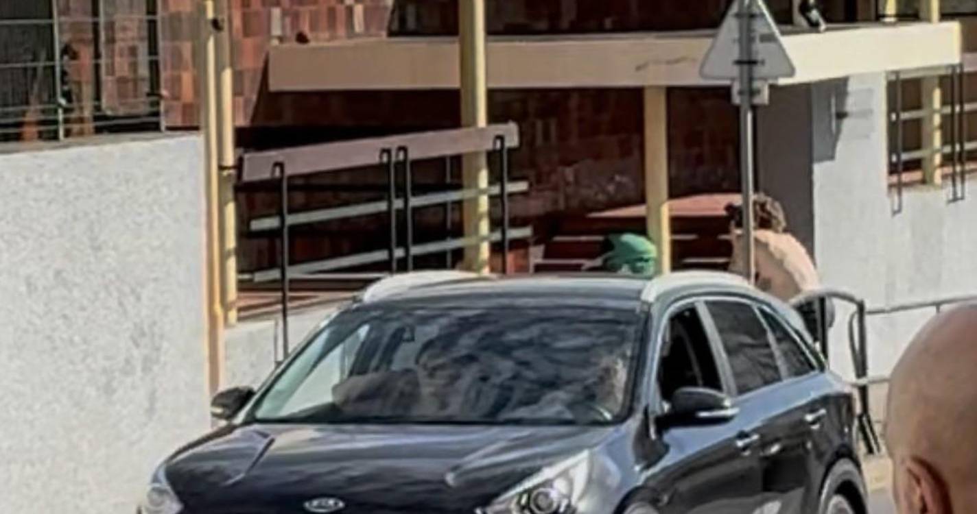 PSP afasta jovens que praticam skate na Escola de São Martinho (com vídeo)