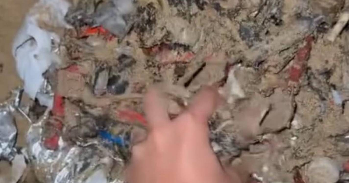 Resíduos de foguetes ‘mancharam’ a praia no Porto Santo (com vídeo)