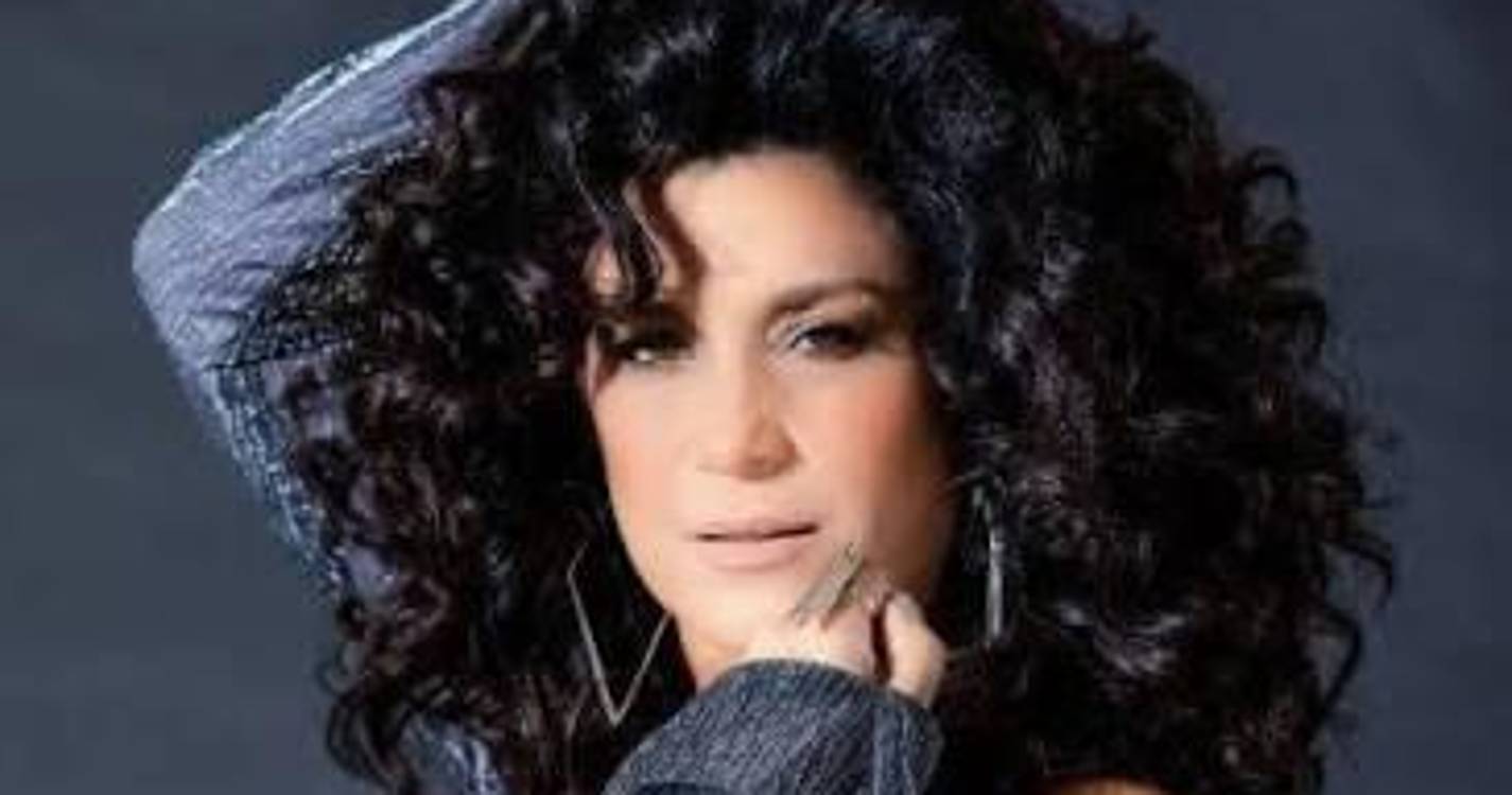 Karina anuncia digressão com passagem pelo Funchal a 30 de maio