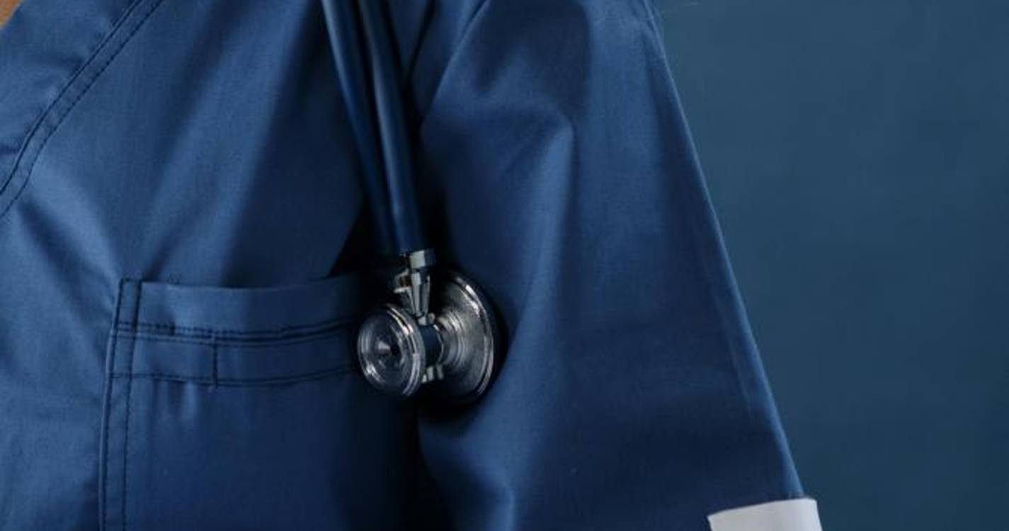 Greve dos enfermeiros fecha blocos operatórios e condiciona serviços