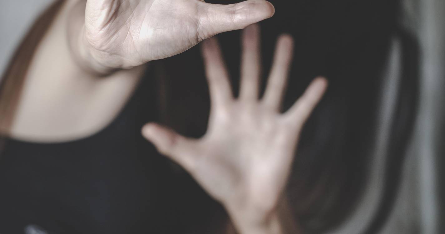 OMS: Uma em cada três mulheres foi vítima de violência íntima ou sexual