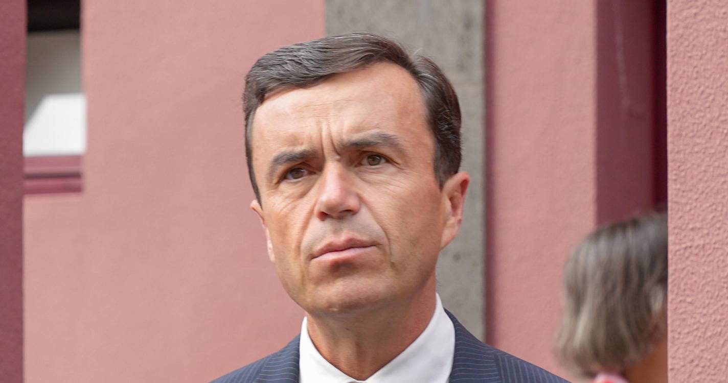 Nuno Maciel e Luís Estrela visitam Centro de Experimentação de Fruticultura Sub-Tropical das Quebradas