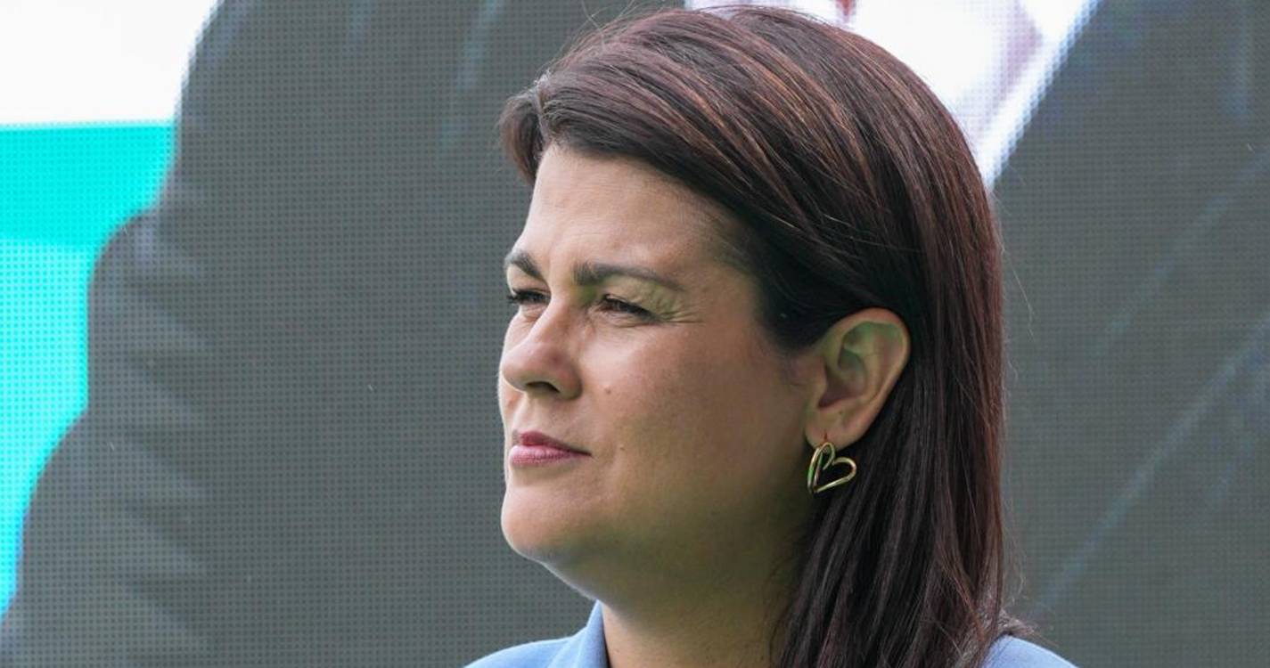 Praia da Canavieira só reabre depois de garantida a sua segurança, afiança Élia Ascensão