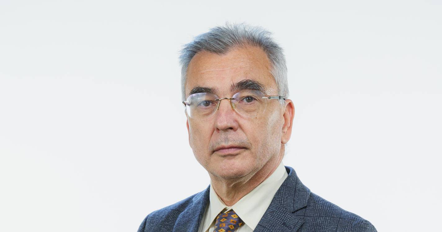 Sociais-democratas e ultradireita da Roménia unem-se para derrubar Governo