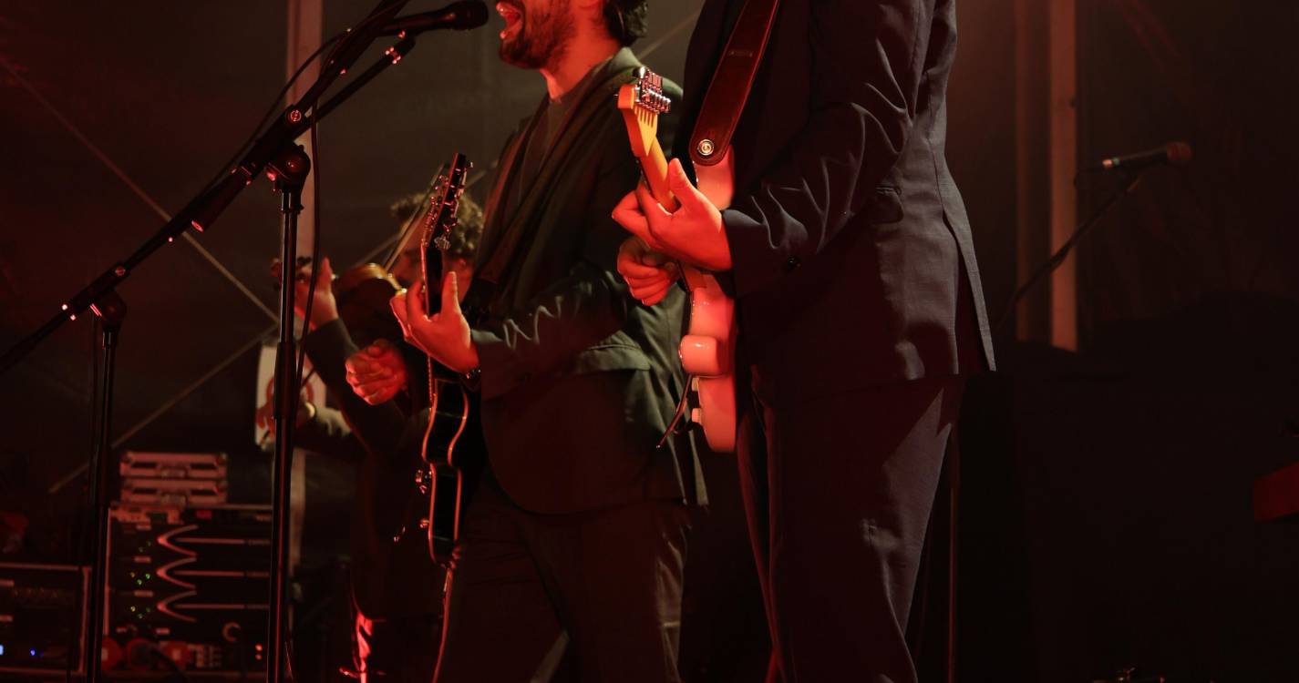 Quatro e Meia depois das onze e meia mas enchente até de madrugada