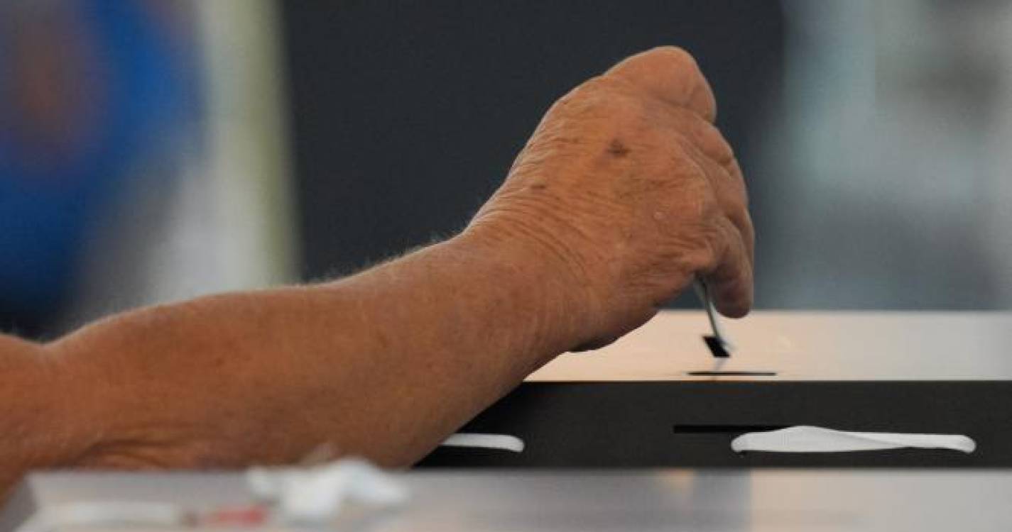 Eleições: Dezassete autarcas suspendem presidência nas câmaras para serem candidatos a deputados. Dois são madeirenses