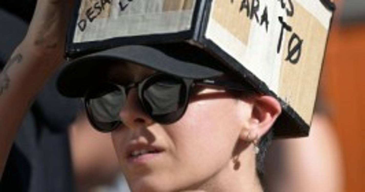 Habitação: Pelo menos oito mil manifestantes preenchem rua de Santa Catarina no Porto (com fotos)