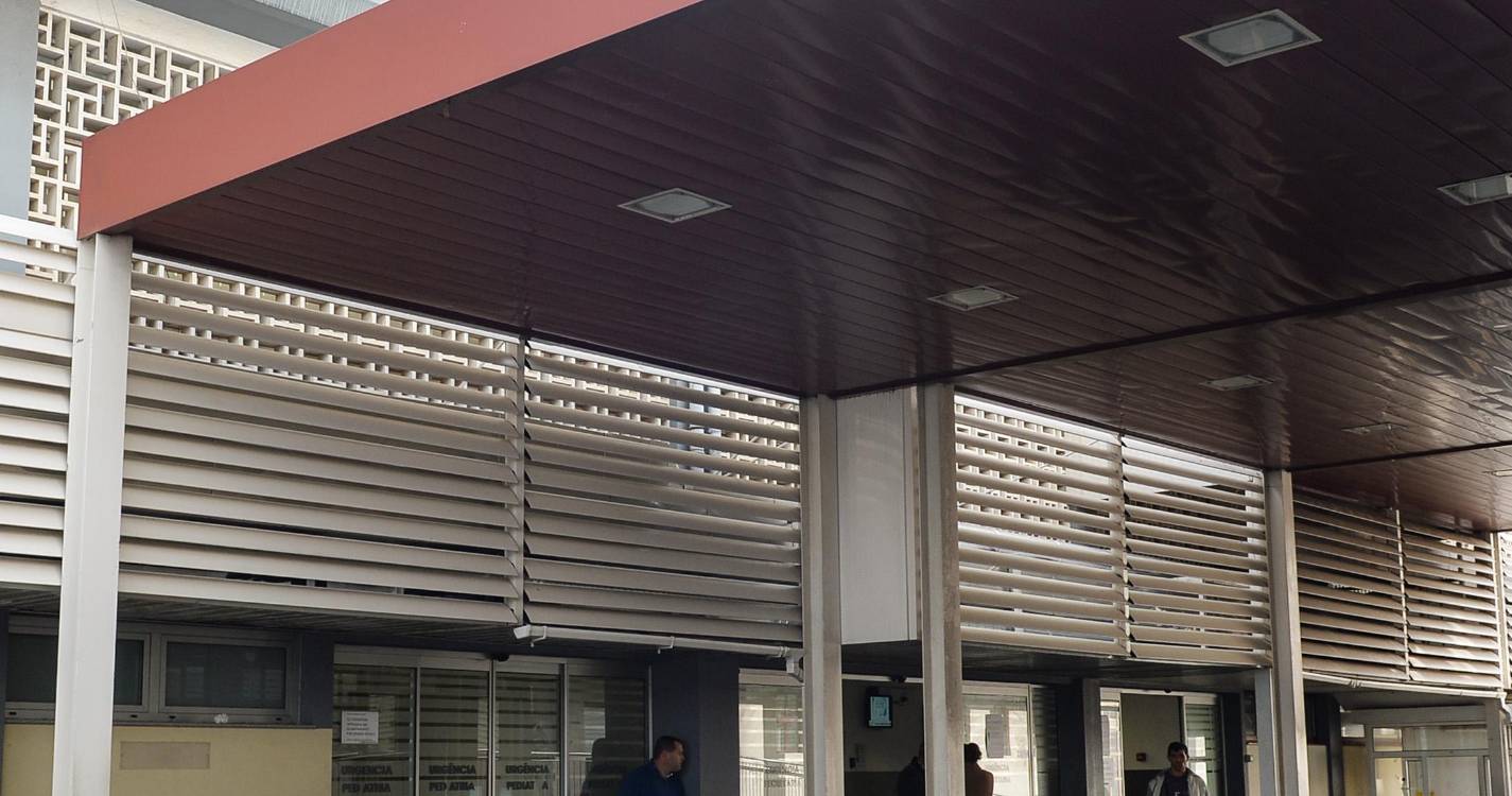 Jovem esfaqueado ontem junto a posto de combustível da Avenida do Infante