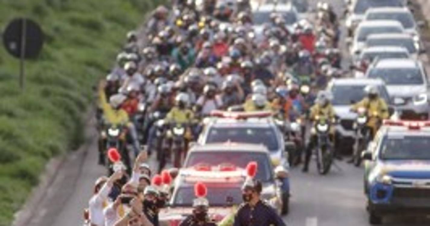 Fãs e família dizem último adeus à cantora Marília Mendonça (com fotos)