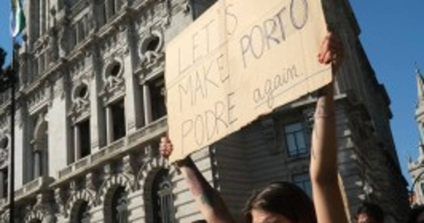 Habitação: Pelo menos oito mil manifestantes preenchem rua de Santa Catarina no Porto (com fotos)