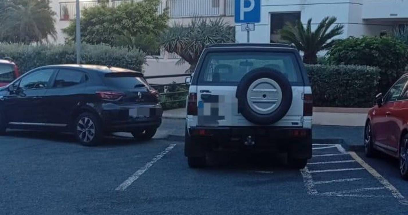 Estacionamento abusivo em lugar para deficientes no Caniço gera repúdio