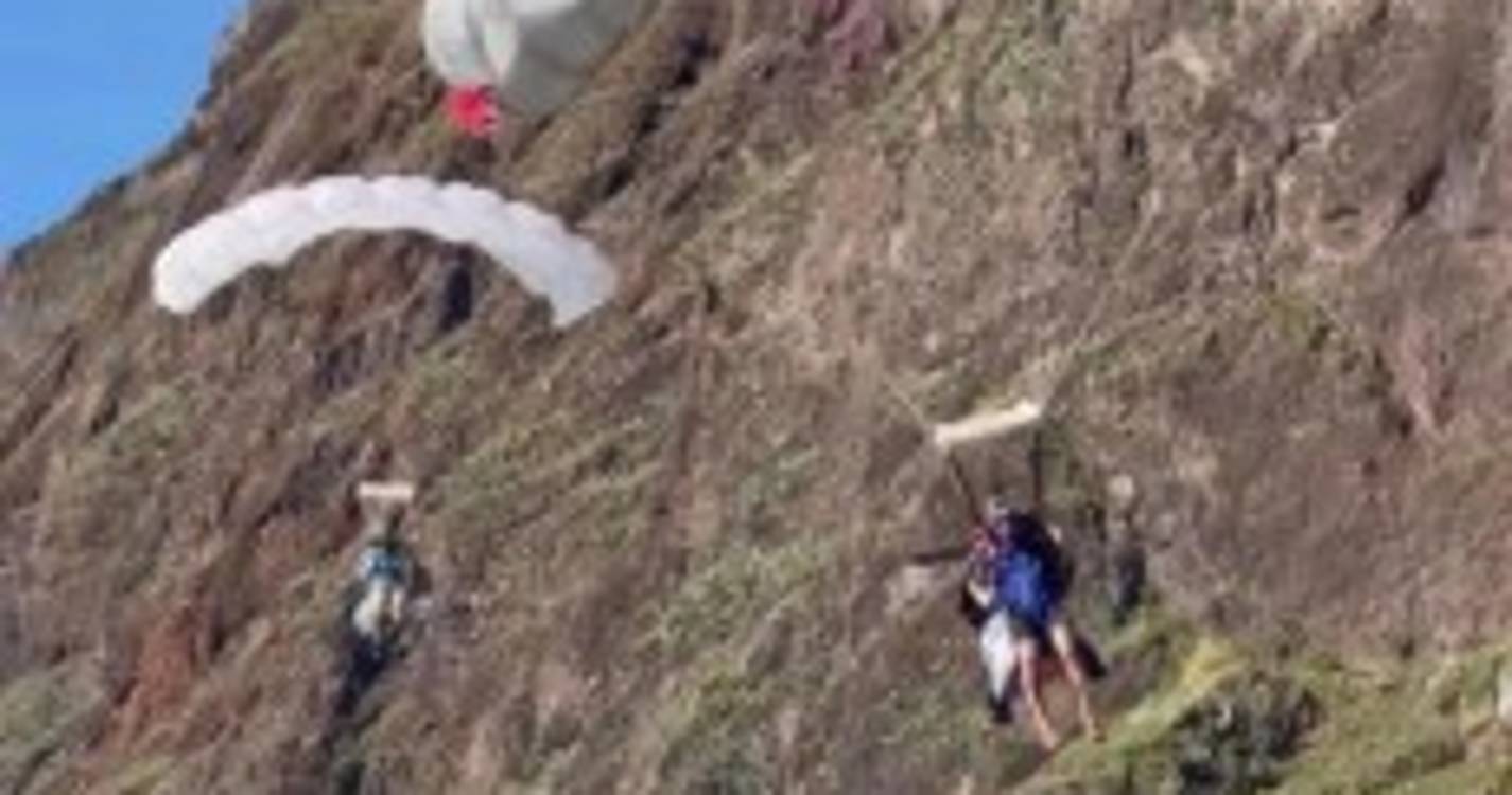 Paraquedistas da Red Bull fizeram salto na área protegida do Cabo Girão (com fotos)