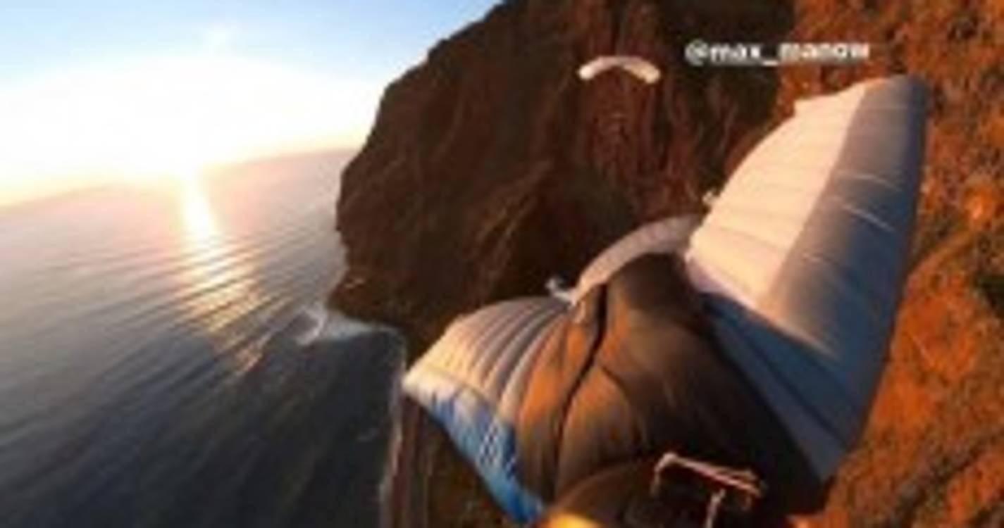 Paraquedistas da Red Bull fizeram salto na área protegida do Cabo Girão (com fotos)