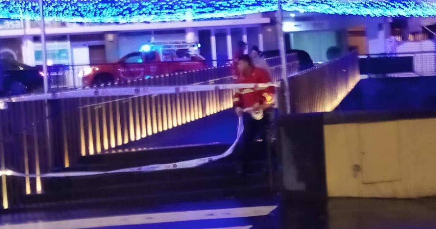 Vento causa danos em prédio devoluto e condiciona circulação na Rua 31 de Janeiro