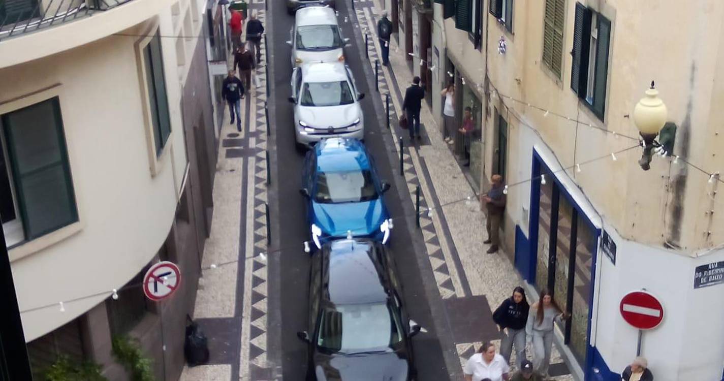 Veja o trânsito caótico que está a afetar a Rua do Seminário e Fernão Ornelas (com fotos)
