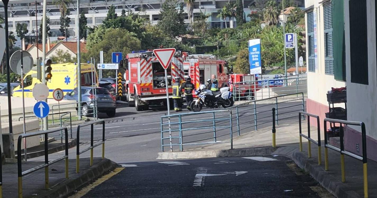 Fogo em mato junto ao Hospital Dr. Nélio Mendonça