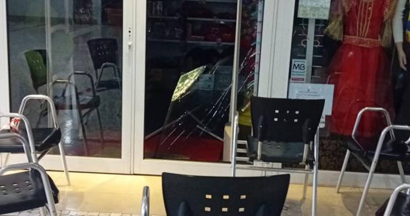 Loja assaltada esta madrugada no Camacha Shopping