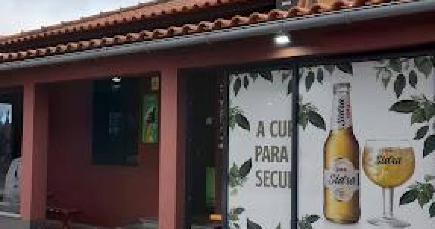 Bar na Camacha assaltado por três larápios