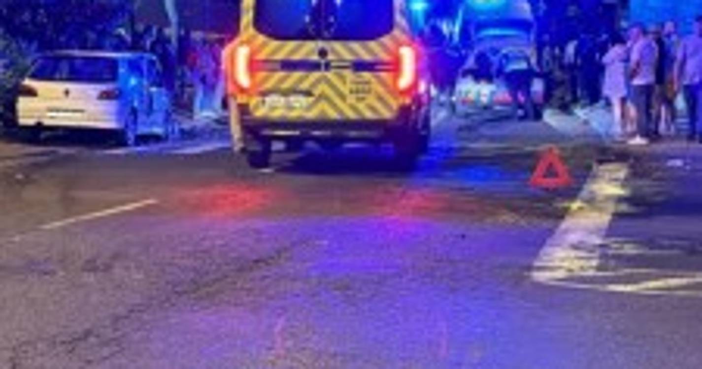 Aparatoso acidente na Nazaré resulta em dois feridos (com fotos)