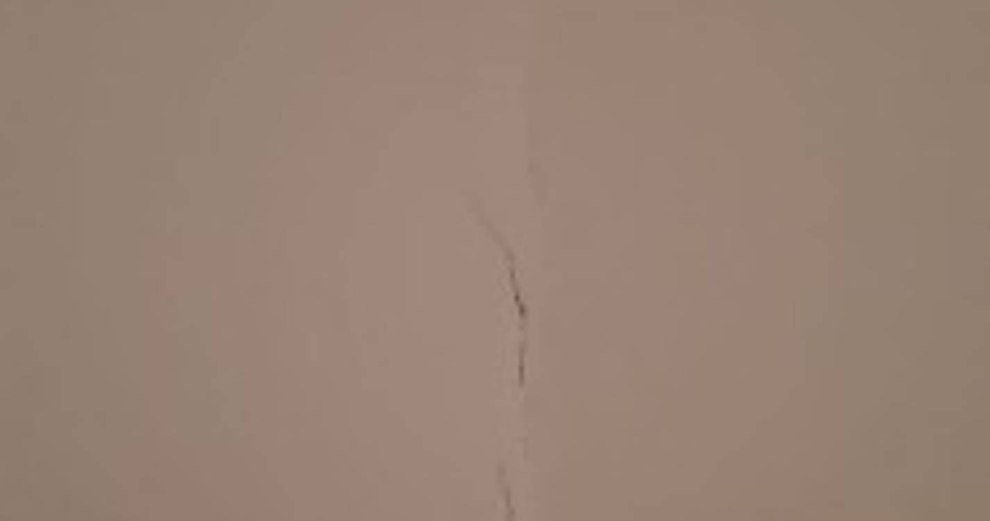 Sismo: Morador mostra estragos em edifício no Garajau