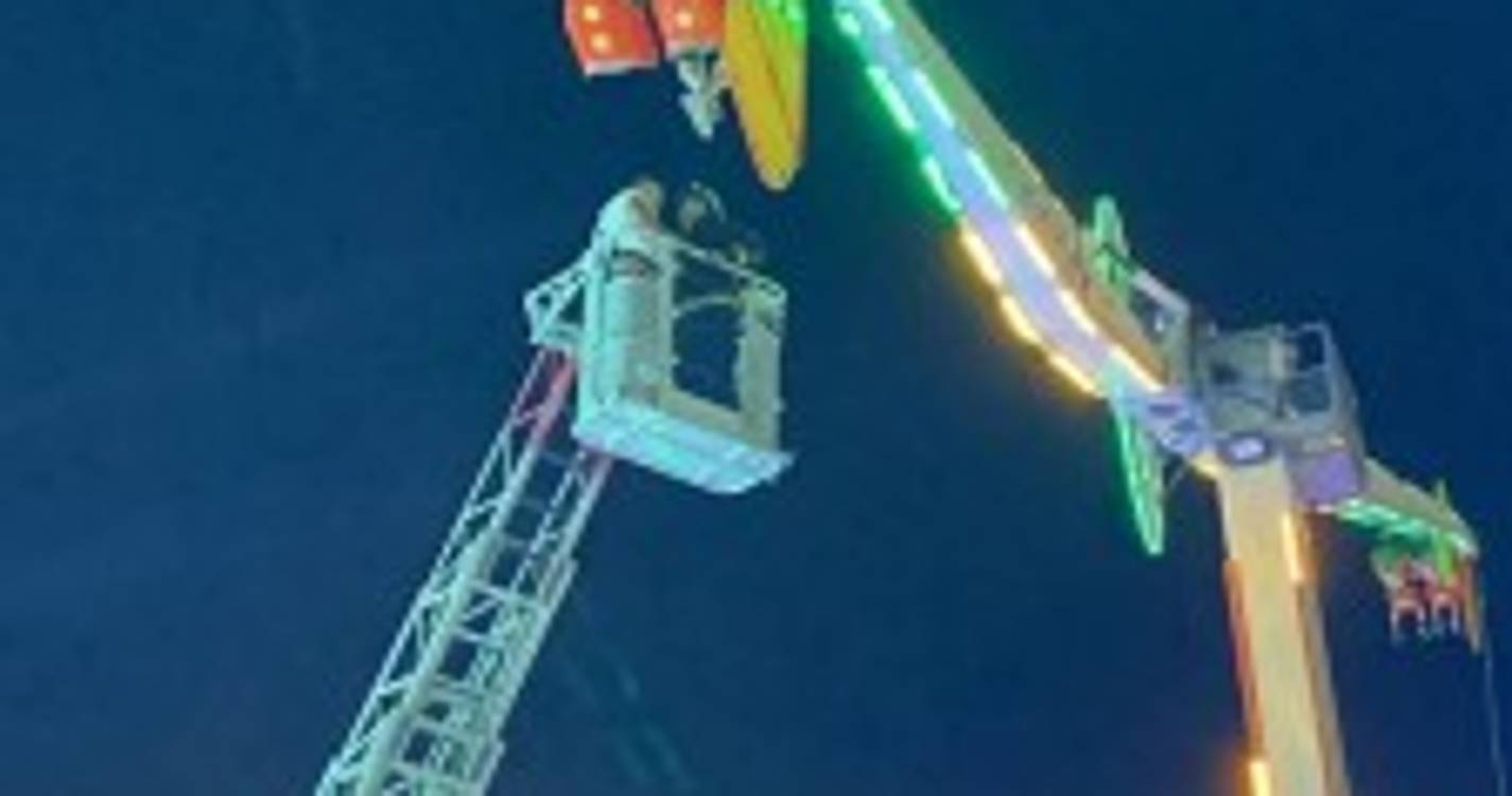 Veja as imagens do momento em que sete pessoas ficaram presas em diversão na Feira de São Mateus em Viseu