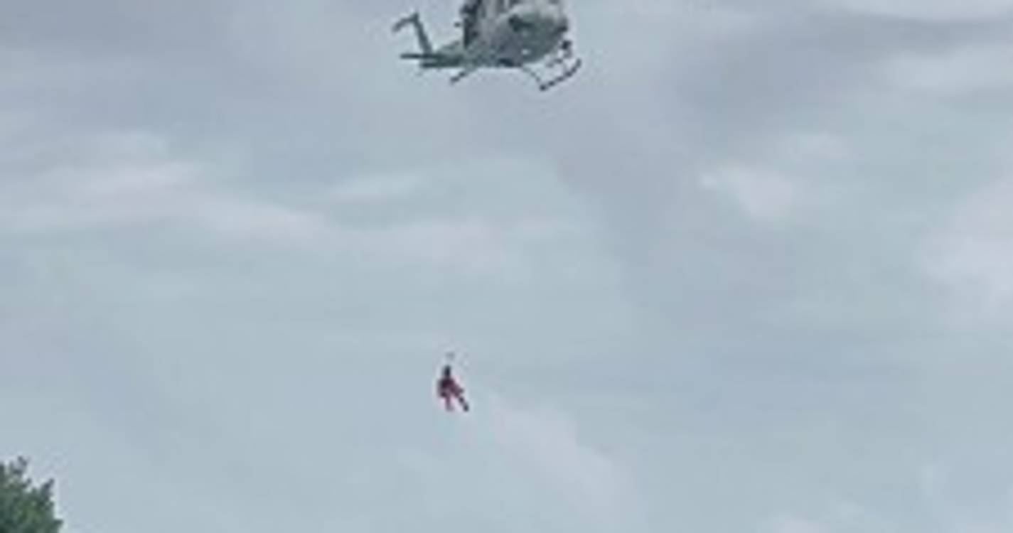 Helicóptero realiza simulacro de um resgate na Praça do Povo (com fotos e vídeo)