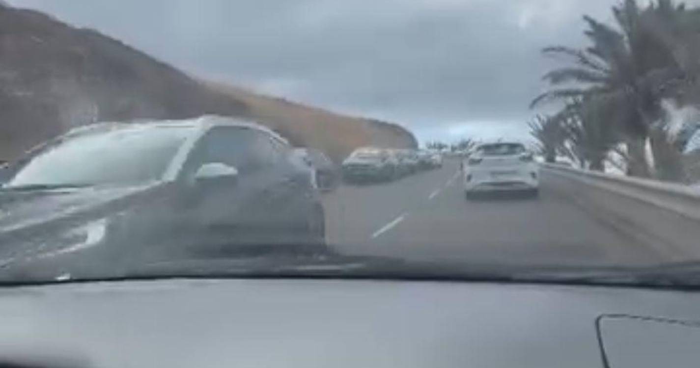 Trânsito caótico na estrada para a Ponta de São Lourenço (com vídeo)