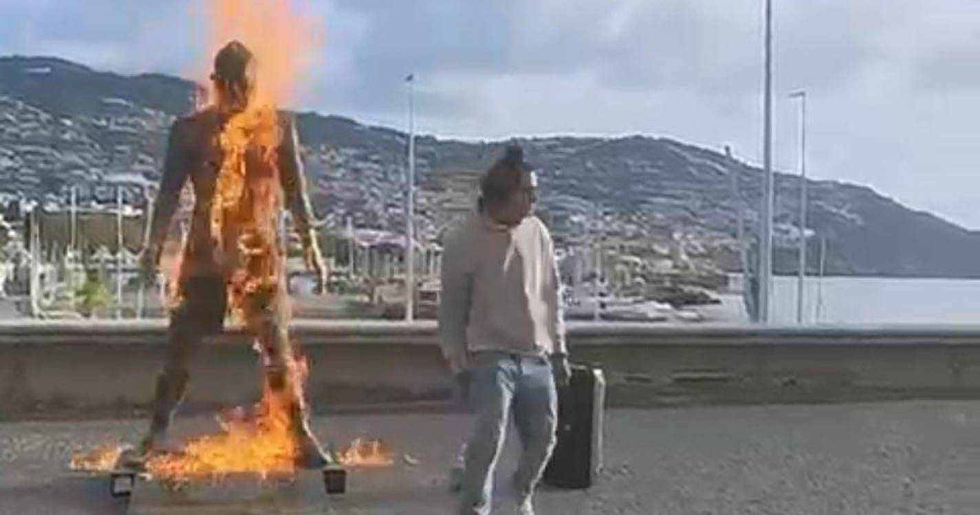 Homem lançou fogo na estátua de Ronaldo (com vídeo)