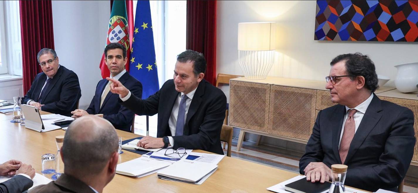 Governo reúne-se hoje com parceiros sociais com acordo sobre lei laboral ainda longe