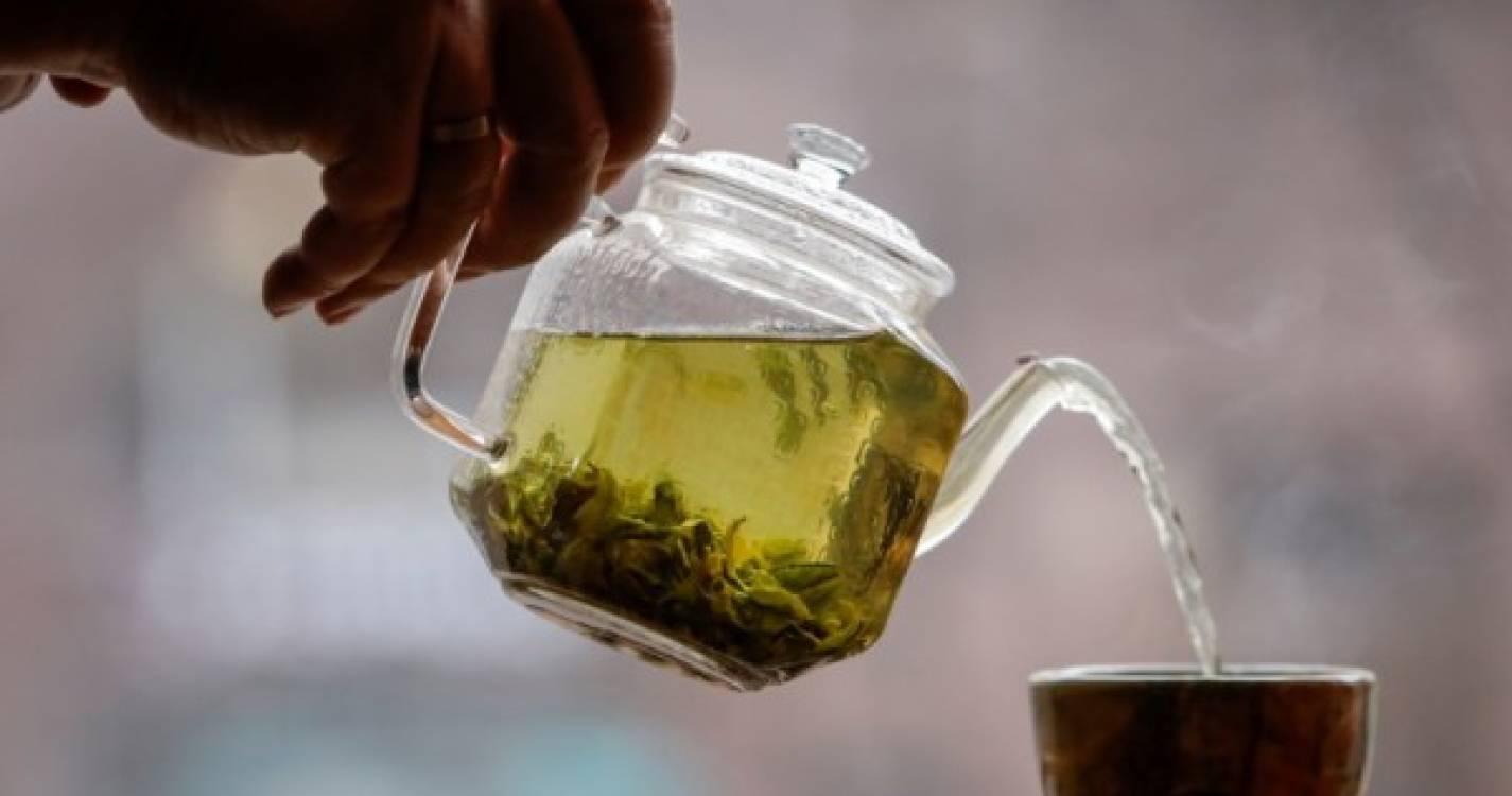 Preparar chá retira chumbo da água, diz estudo