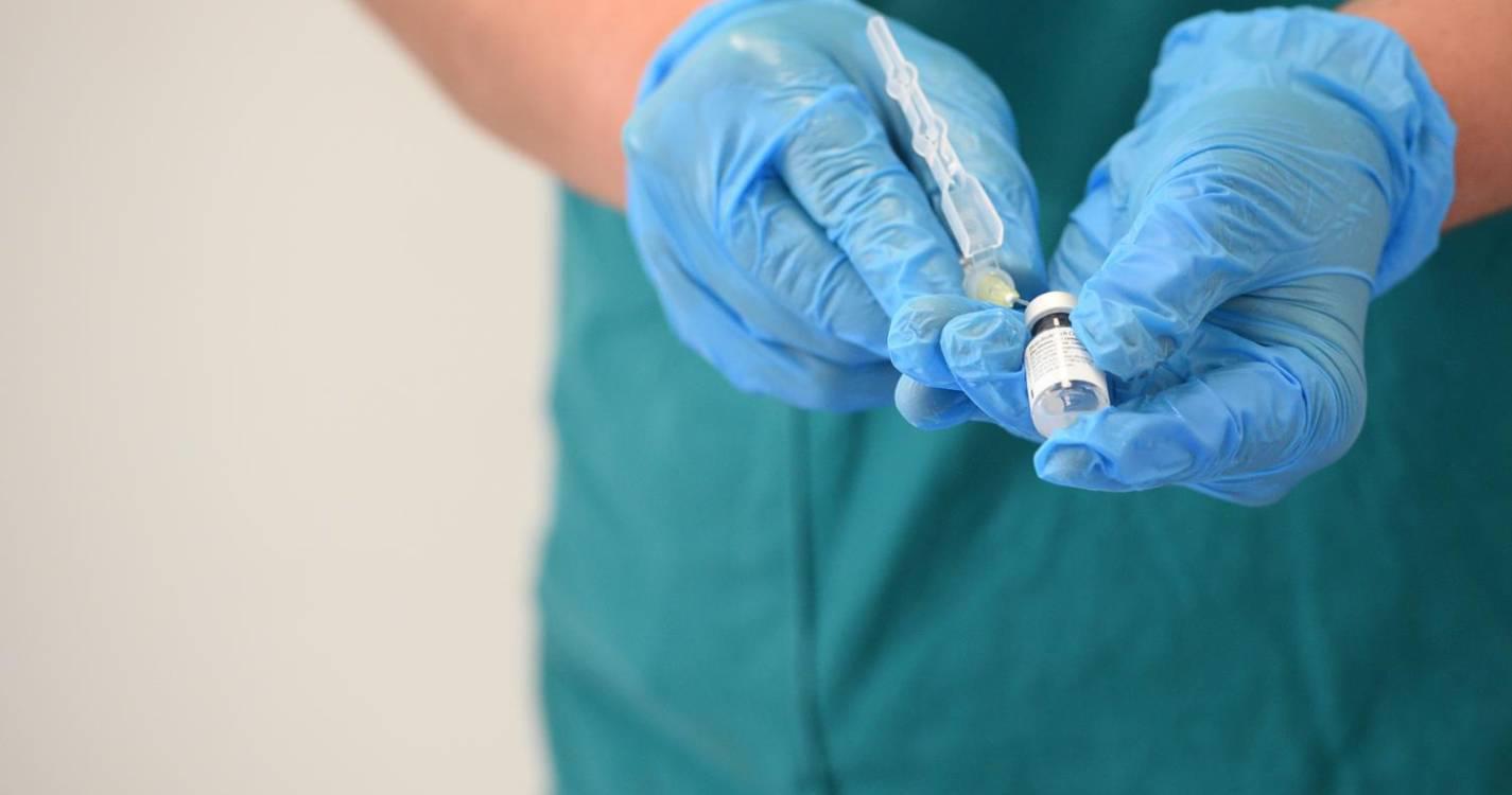 DGS rejeita que centros de saúde tenham falta de vacinas contra a gripe e covid-19