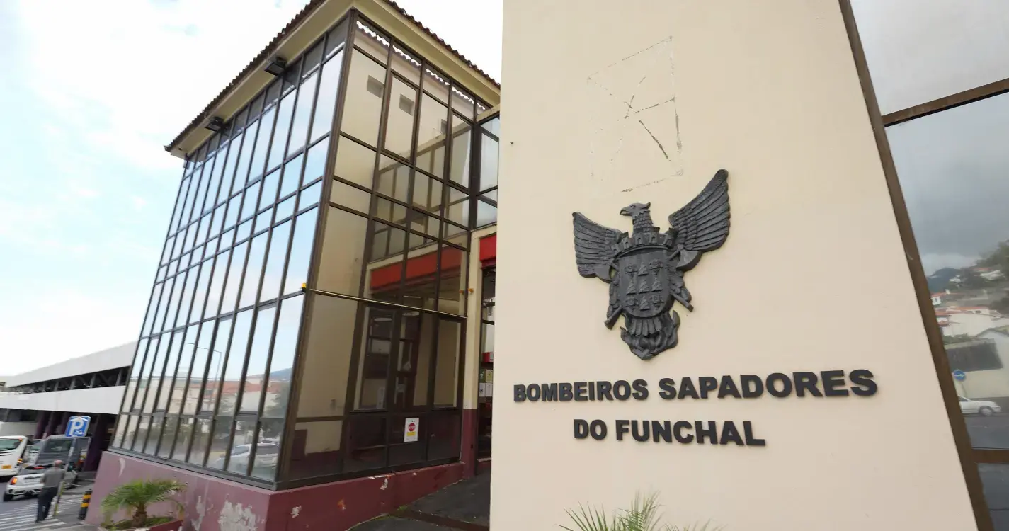 Dois feridos em despiste de mota na Avenida Sá Carneiro