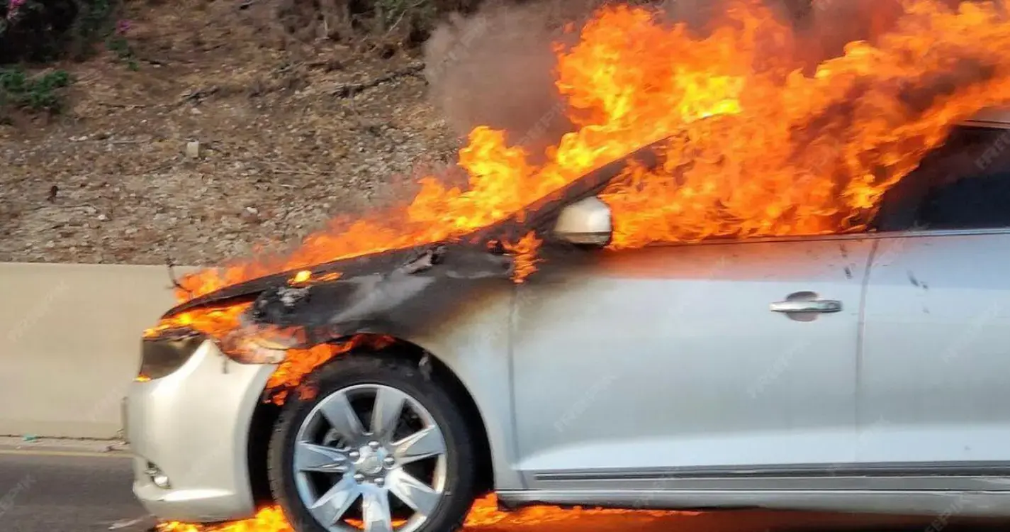 Carro incendia-se no Caminho Velho da Chamorra