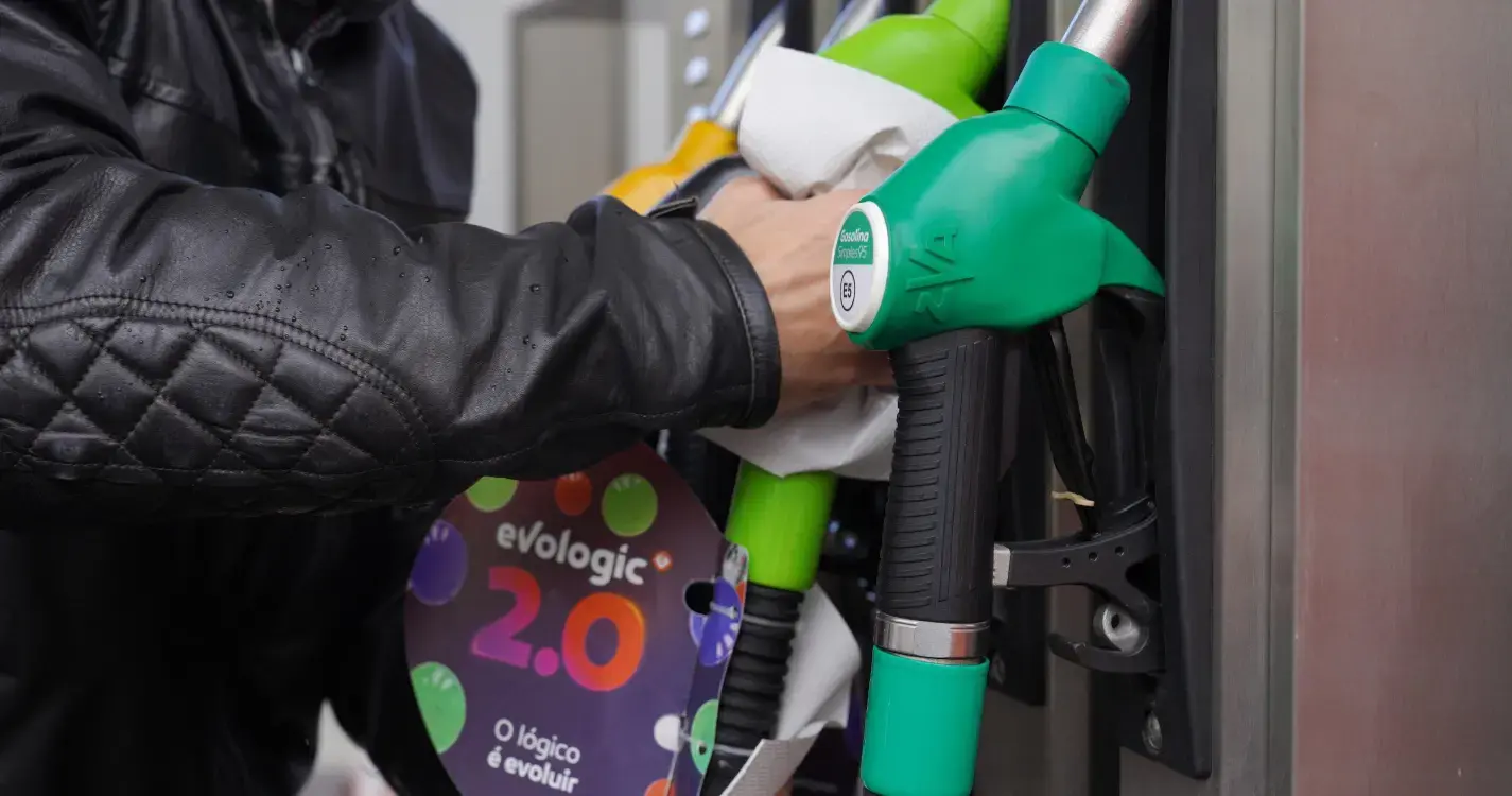 Gasolina aumenta 3,7 cêntimos por litro nos Açores em março e gasóleo 4,7 cêntimos