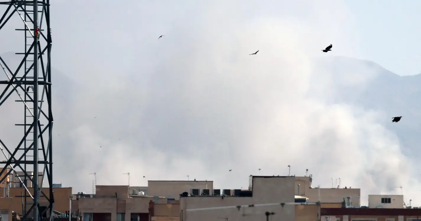 ‘Ayatollah’ Khamenei e todos os líderes estão vivos