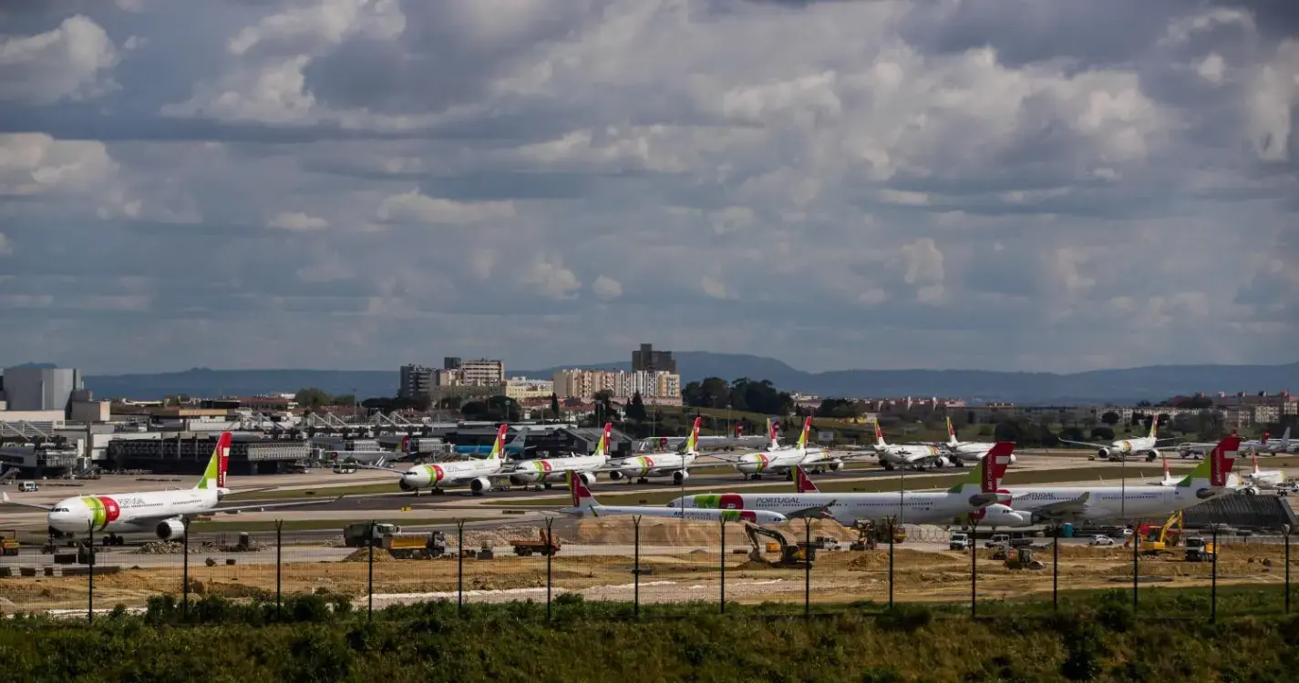 Governo diz que filas no aeroporto de Lisboa “são um embaraço” que cinco ministros monitorizam