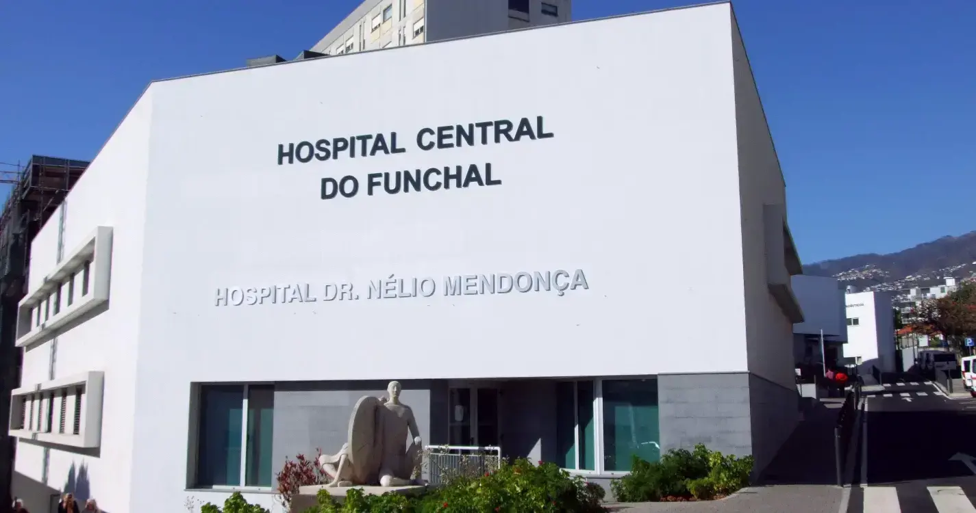 Turista polaco sofre queda junto ao Jardim Botânico e é transportado para o hospital