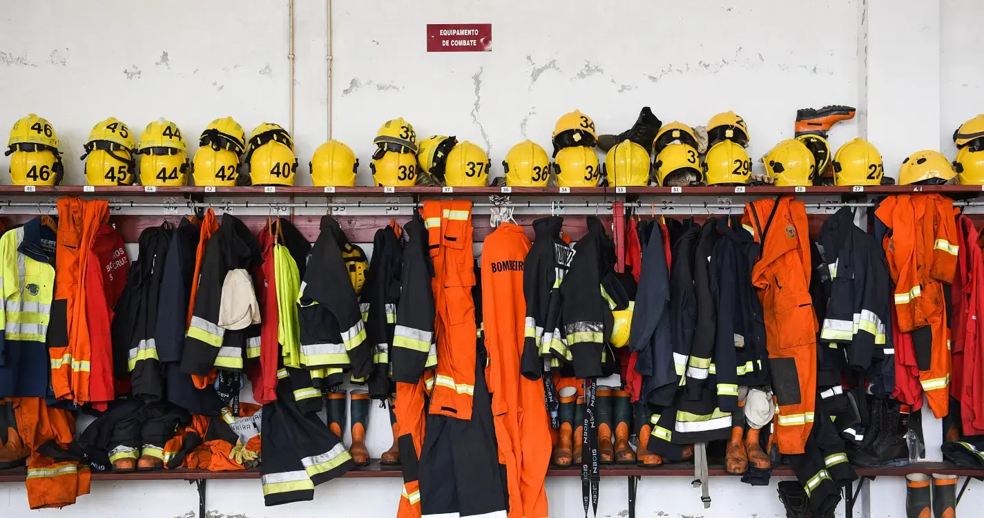 Incêndio na cozinha de apartamento no Anadia mobilizou 12 bombeiros