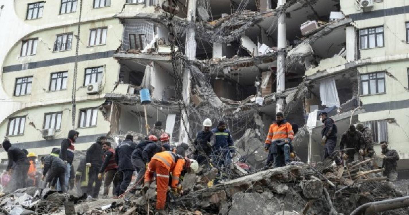 UE anuncia 26 ME para ajudar refugiados na Turquia vítimas do terramoto de 2023