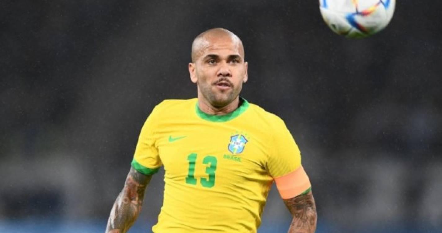 Dani Alves condenado a quatro anos e meio de prisão por abuso sexual de mulher de 23 anos
