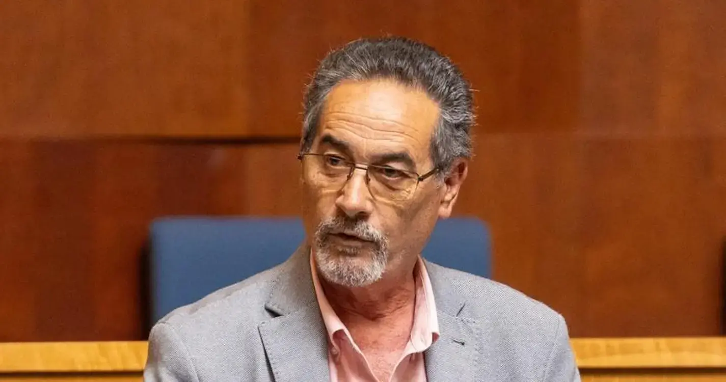 Avelino Conceição diz que não basta prometer casas, “é preciso construí-las”