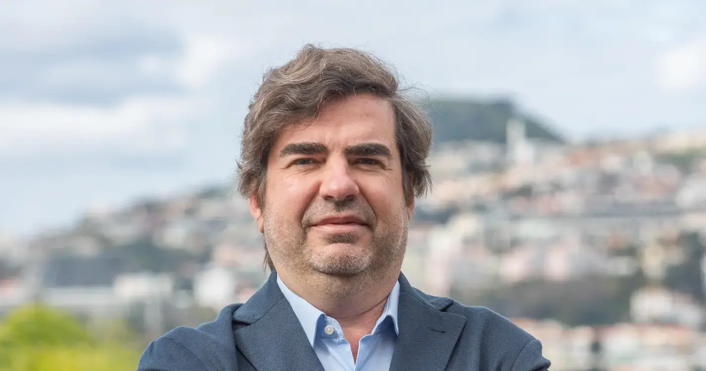 “Uma sociedade onde a classe média precisa de apoios públicos para ter casa é uma sociedade que falhou”, diz IL