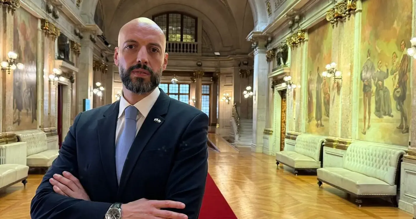 Chega acusa PS e PSD de criar “bar aberto da Europa” em Portugal