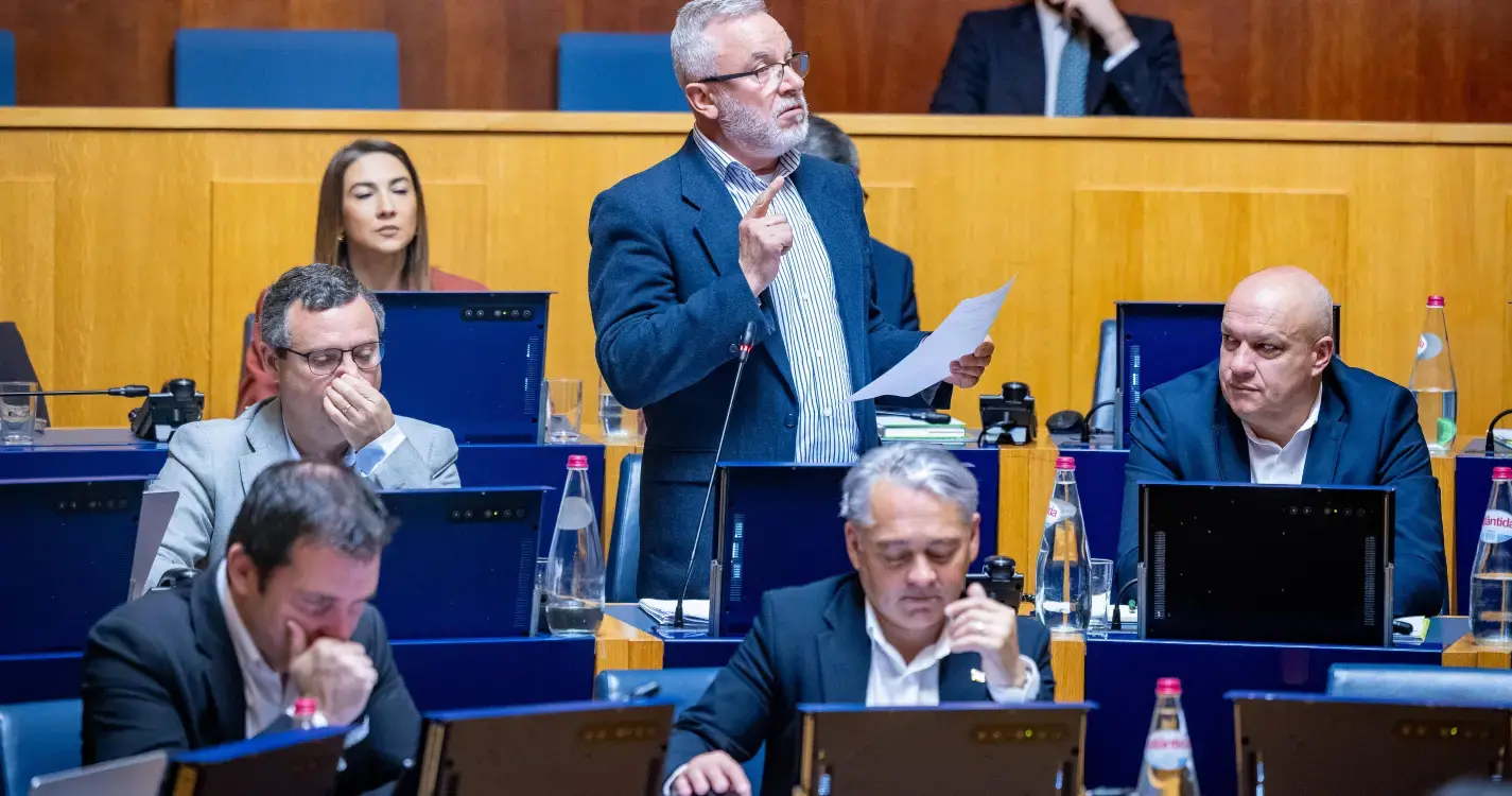 JPP e PS acusam PSD de se “desviar” do que importa