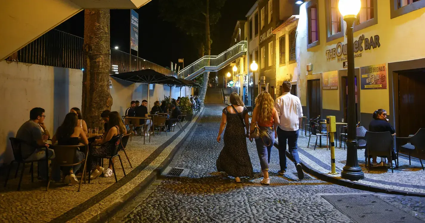 Estrangeiro de 23 anos agredido de madrugada na Rua das Fontes