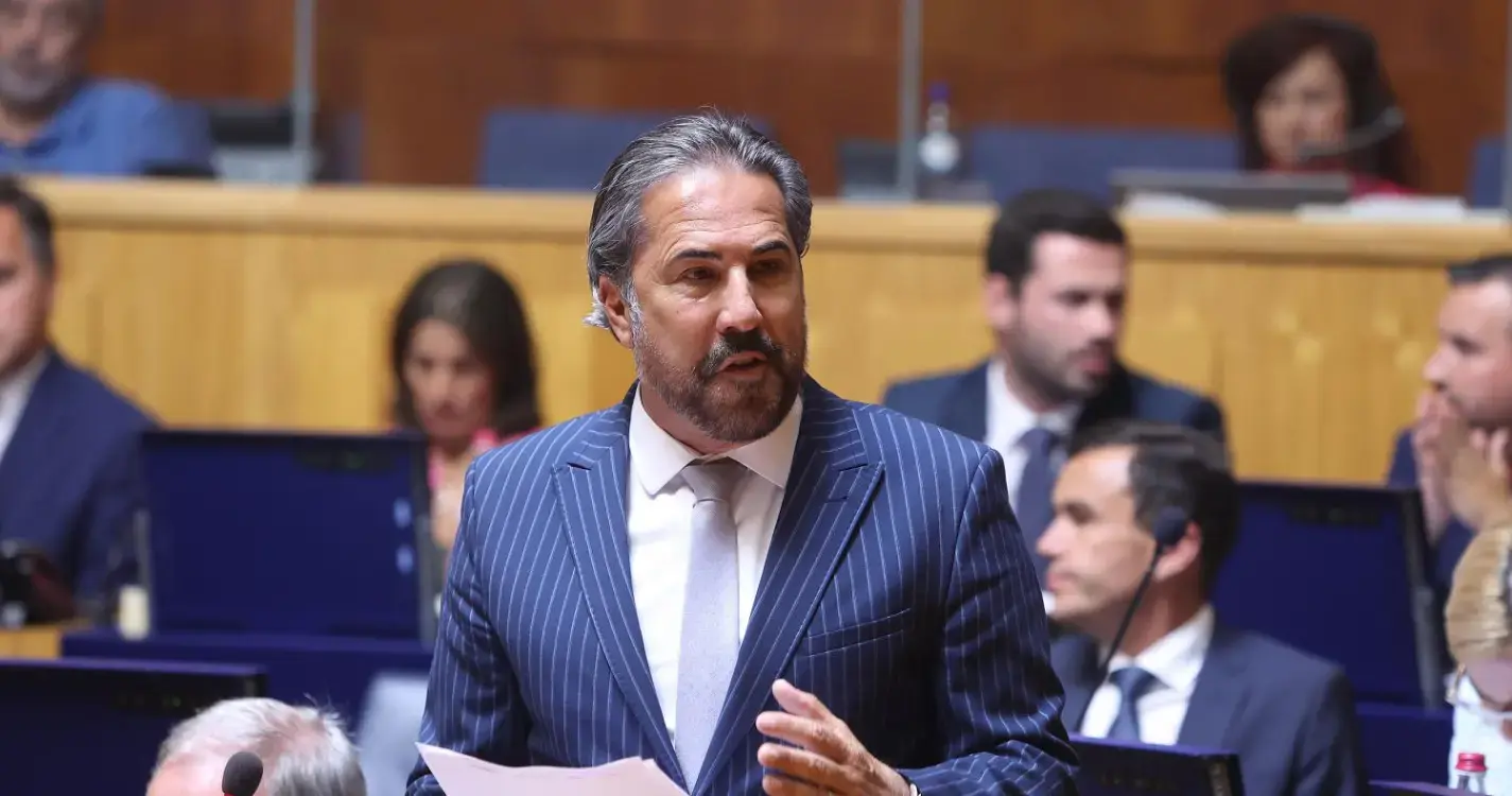 Chega “tem identidade própria” e o seu lema “é Deus, Pátria, Família”