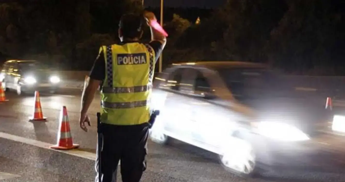 Mais de 800 condutores apanhados numa semana por uso do telemóvel ao volante