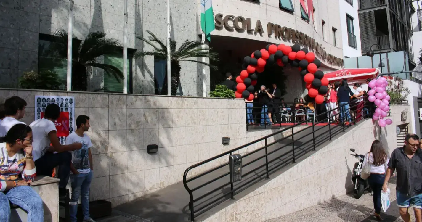 Escola Cristóvão Colombo dá a conhecer oferta formativa