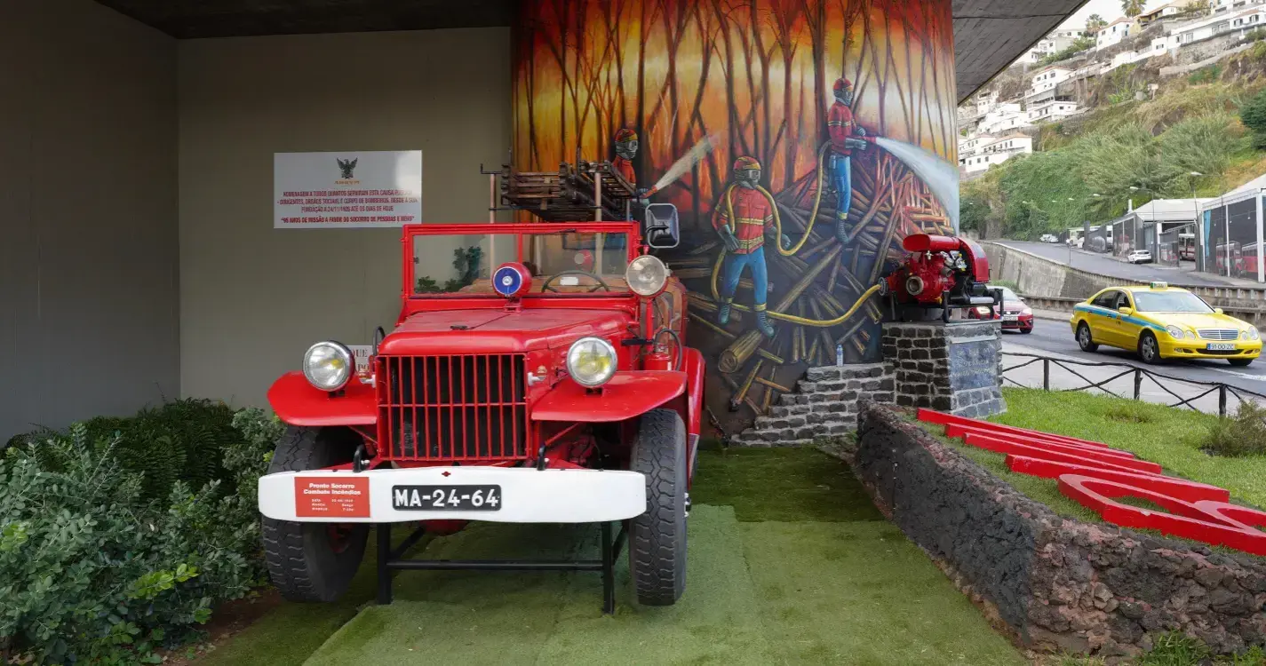 Idosa sofre queda dentro de casa. Bombeiros acionados para arrombar porta
